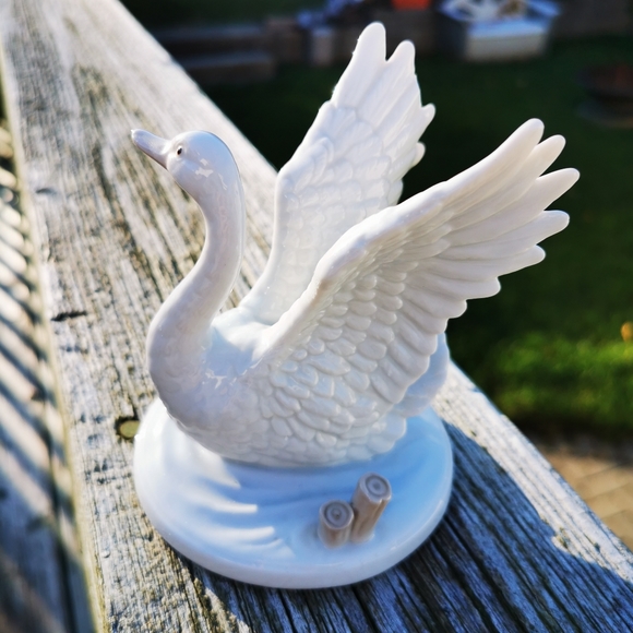 Otagiri Ceramic Swan In the Reeds Figure - Picture 4 of 14